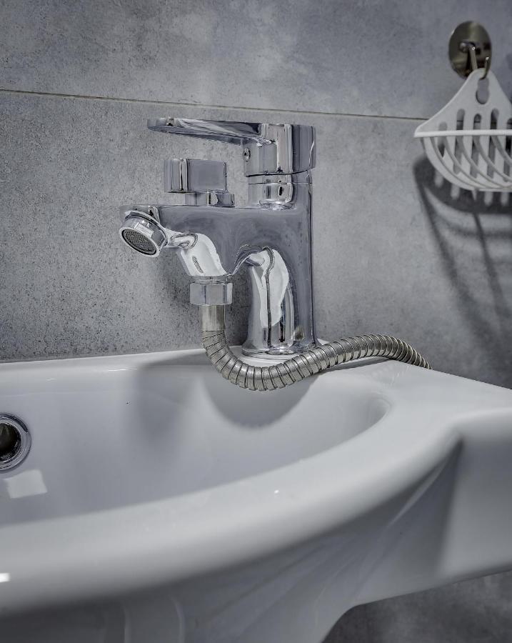 Yourhouse На Розыбакиева Утепова Недалеко От Меги อัลมาตี ภายนอก รูปภาพ