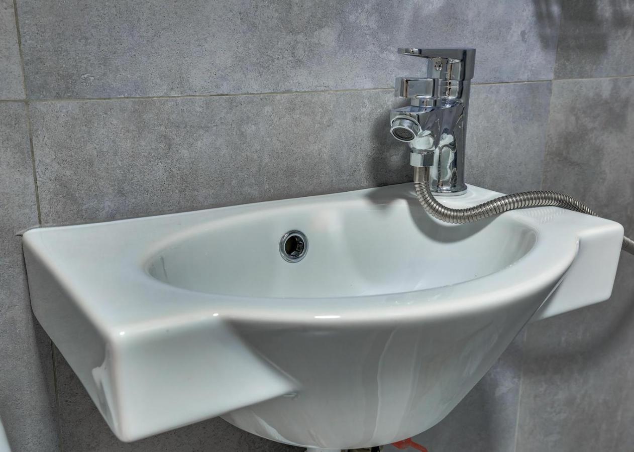 Yourhouse На Розыбакиева Утепова Недалеко От Меги อัลมาตี ภายนอก รูปภาพ